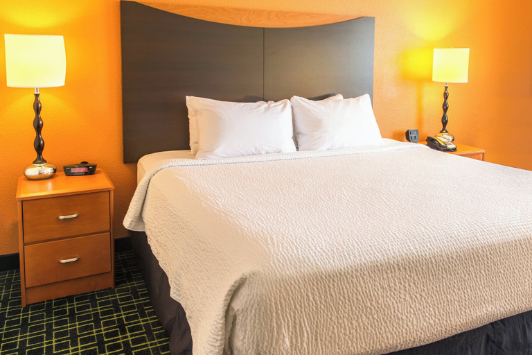 Bedroom 3, Fairfield Inn & Suites by Marriott Canton, Stark