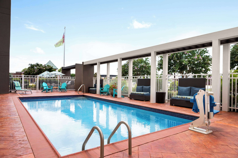 Sport & Beauty, Home2 Suites by Hilton Oxford, AL, Calhoun