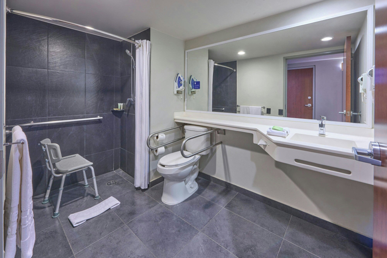 Bathroom 5, City Express by Marriott Ciudad de México Plaza Central, Mexico City