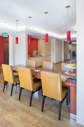 Food & Drinks 5, TownePlace Suites by Marriott Portland Vancouver, Clark