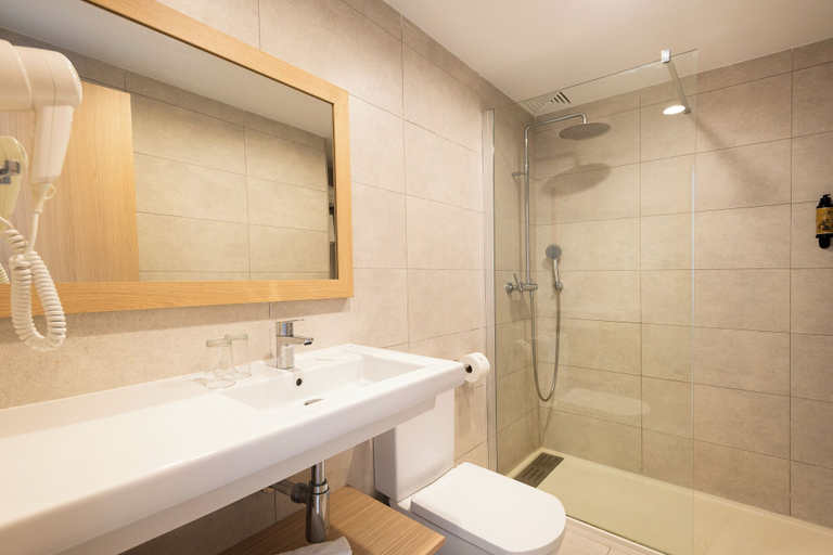 Bathroom 3, A10 Sol de Alcudia Apartamentos, Baleares