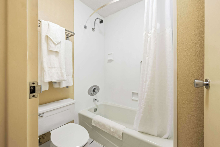 Bathroom 3, Quality Inn Morgan City, Saint Mary