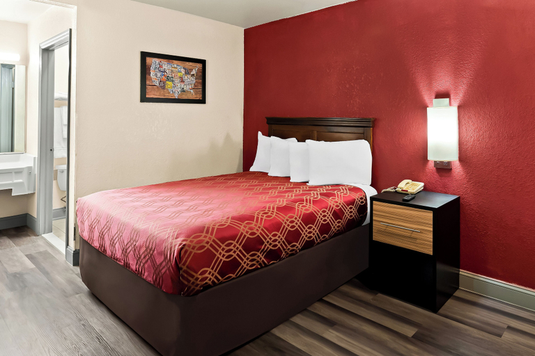 Bedroom 3, Bellmawr Economy Inn, Camden