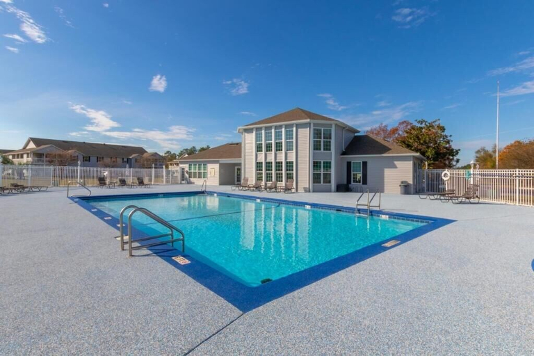 Sport & Beauty 5, 2br/2ba Full Condo w/ Pool & Gym, Sleeps 6, Baldwin