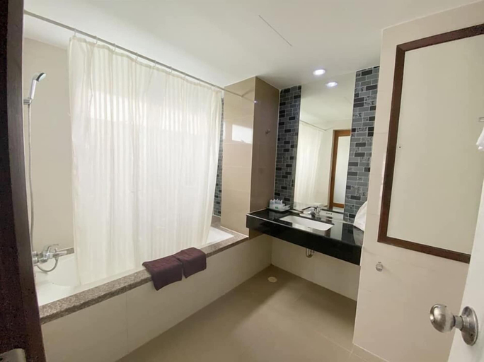 Bathroom 5, Areca Lodge, Pattaya