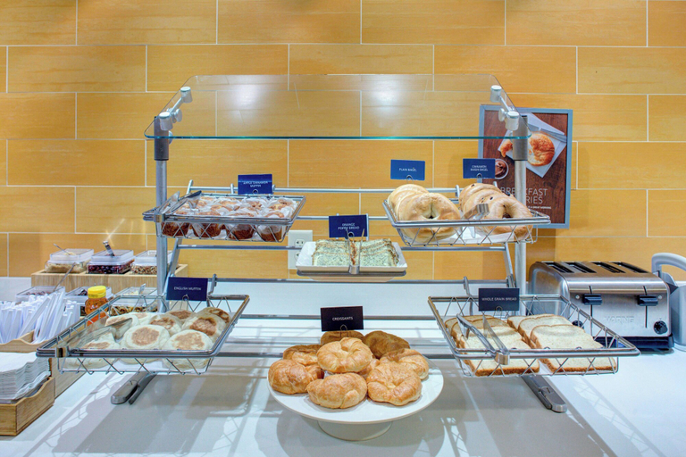 Food & Drinks 5, SpringHill Suites Cincinnati North/Forest Park, Hamilton