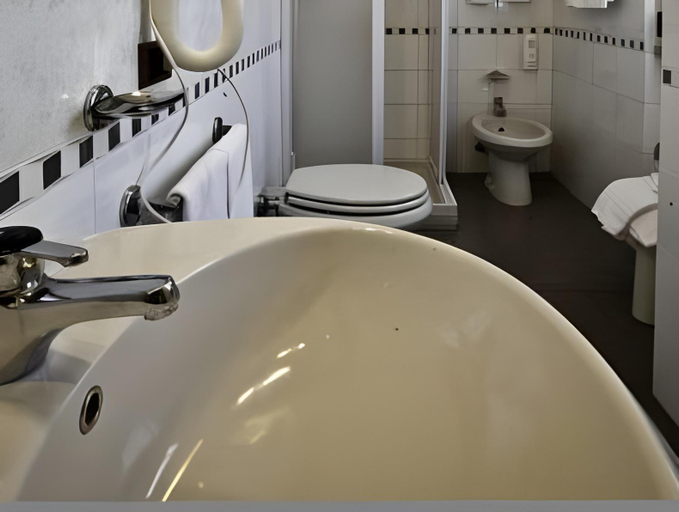 Bathroom 10