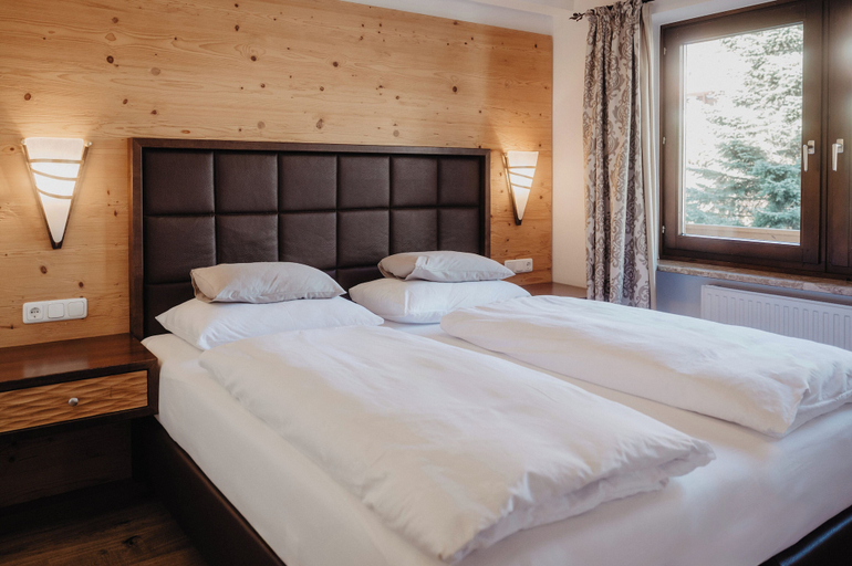 Bedroom 3, Hotel Berghof | St. Johann in Salzburg, Sankt Johann im Pongau