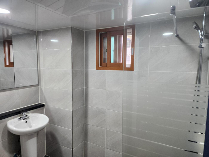 Bathroom 5, Pacific7 Hotel, Pyeongtaek