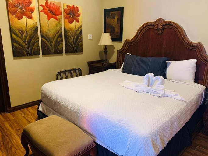 Bedroom 3, Hotel Royal Blue & Golf Cart Rental