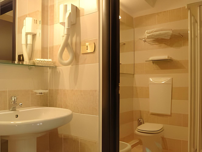 Bathroom 13