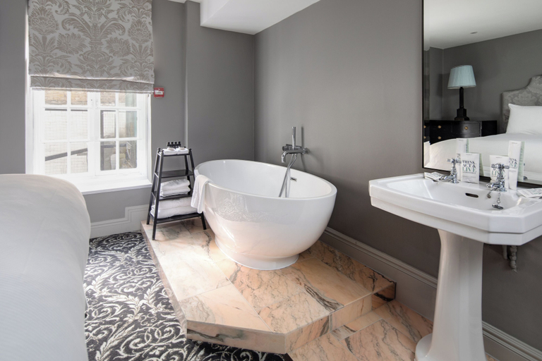 Bathroom 4, No. 30 Knightsbridge, London