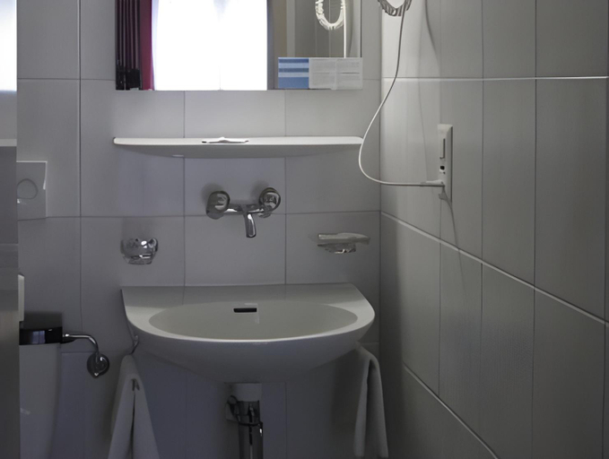 Bathroom 9