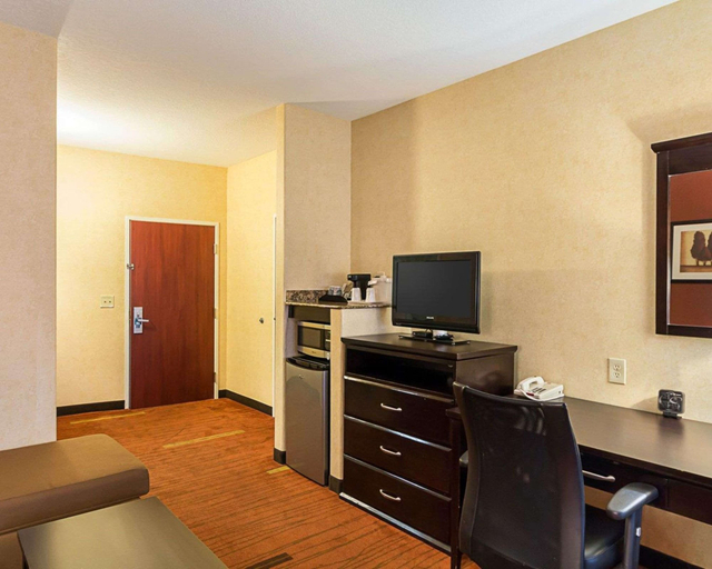 Others 5, Comfort Suites Airport, Sedgwick