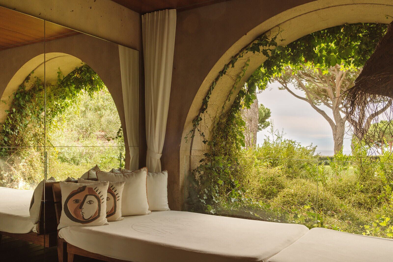 Bedroom 3, Lily of the Valley, Var