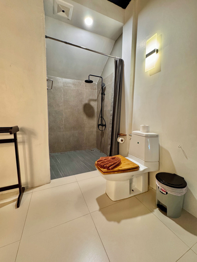 Bathroom 10