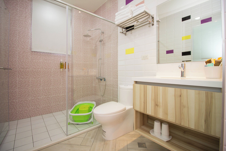 Bathroom 5, Plum Forest, Yilan