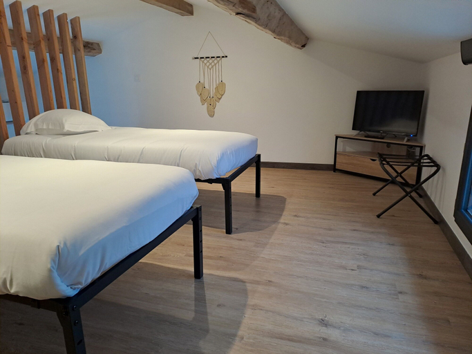 Bedroom 3, Château Pierre de Montignac, Gironde
