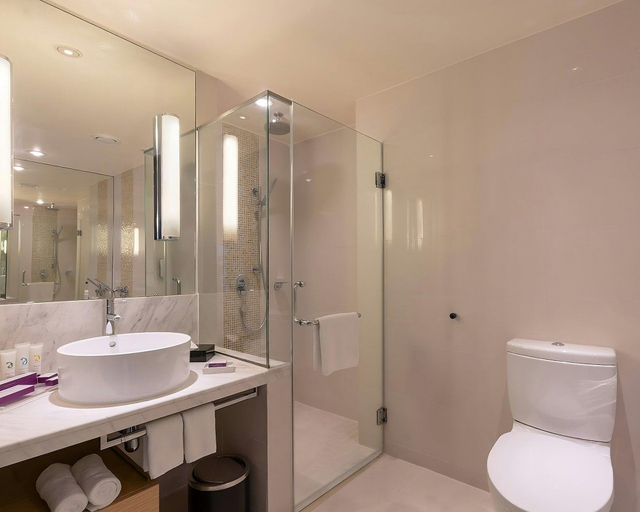 Bathroom 5, Cinnamon Grand Colombo, Colombo