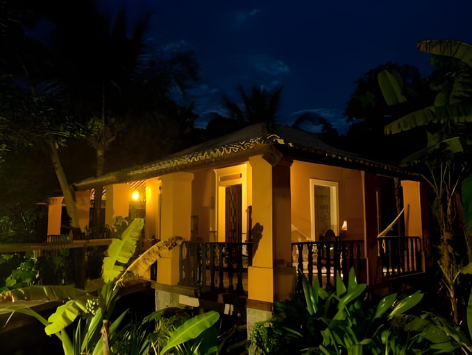 Exterior 10