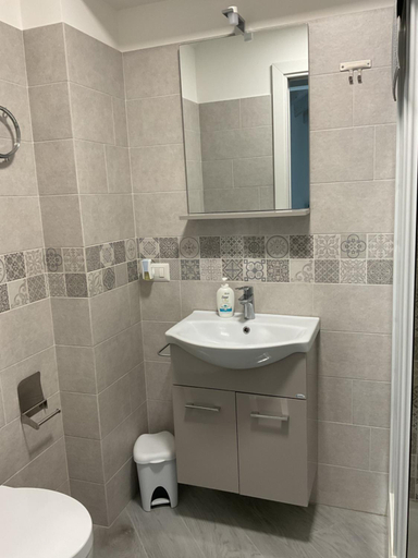 Bathroom 2, The Third Floor, Napoli