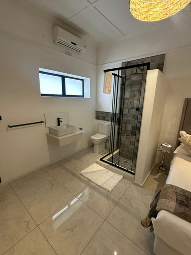 Bathroom 2, Off Centre Guest House, City of Cape Town