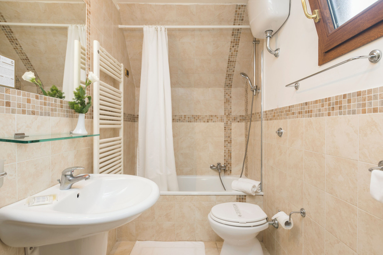 Bathroom 5, Hotel Villa Rosa, Roma
