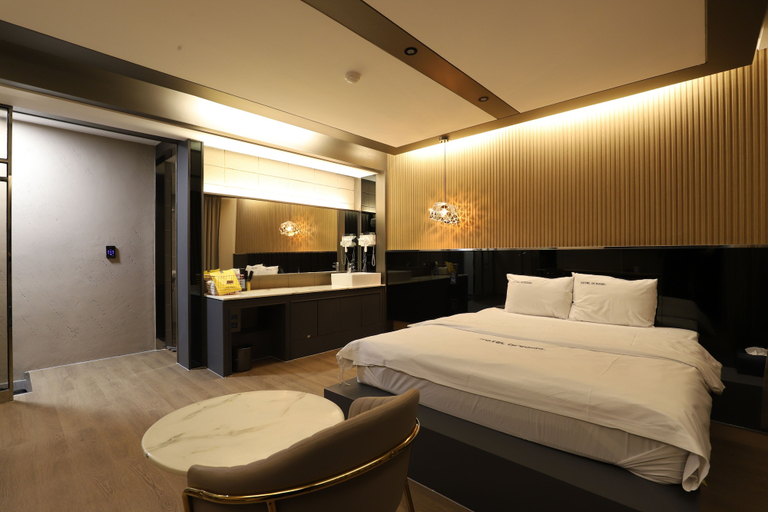 Bedroom 8