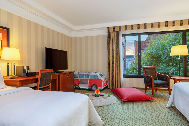 Bedroom 4, JW Marriott Hotel Berlin, Berlin