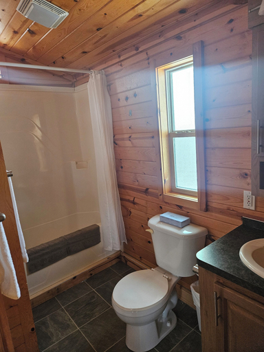 Bathroom 3, Parc Octopus, Lac-Saint-Jean-Est