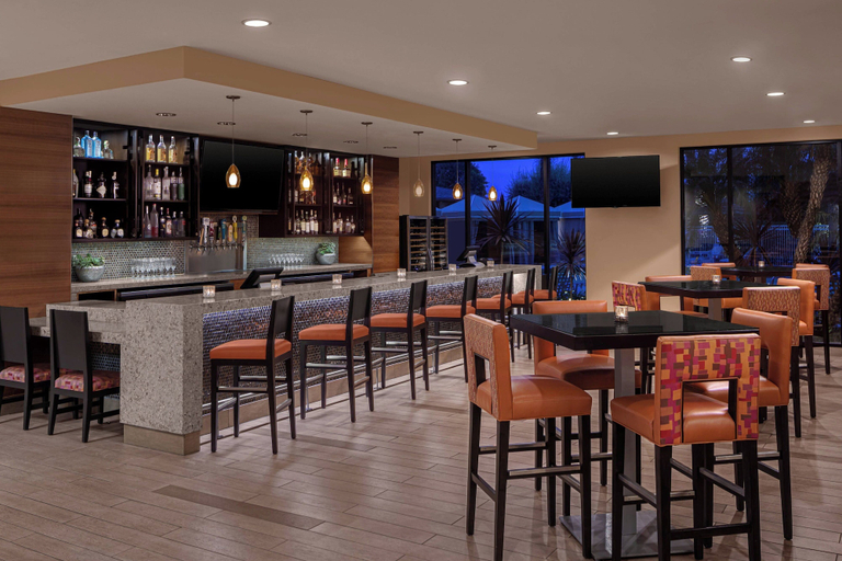 Food & Drinks 4, Delta Hotels by Marriott Anaheim Garden Grove, Orange