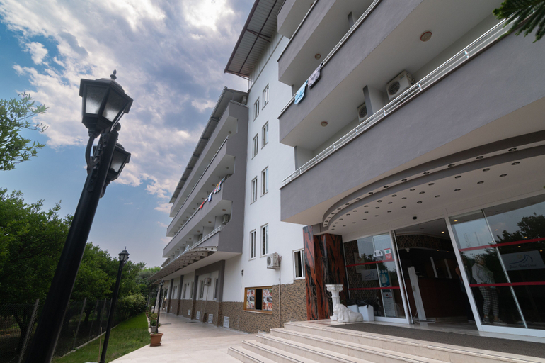 Exterior & Views