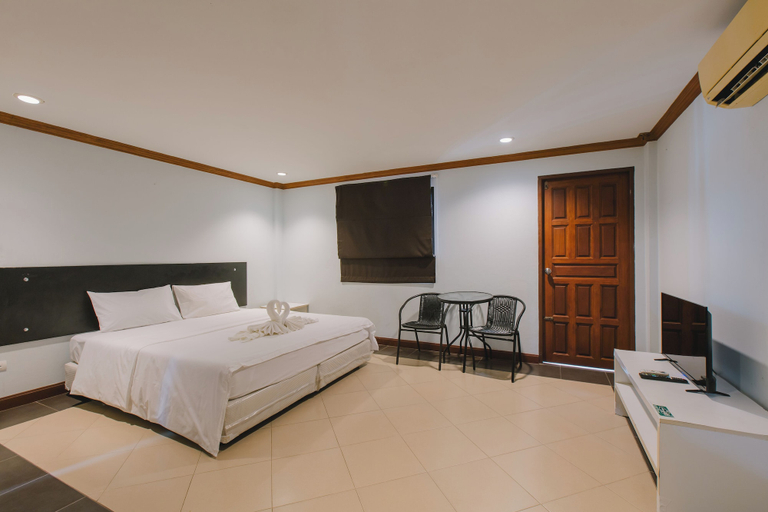 Bedroom 2, sunstar palace patong, Phuket Island