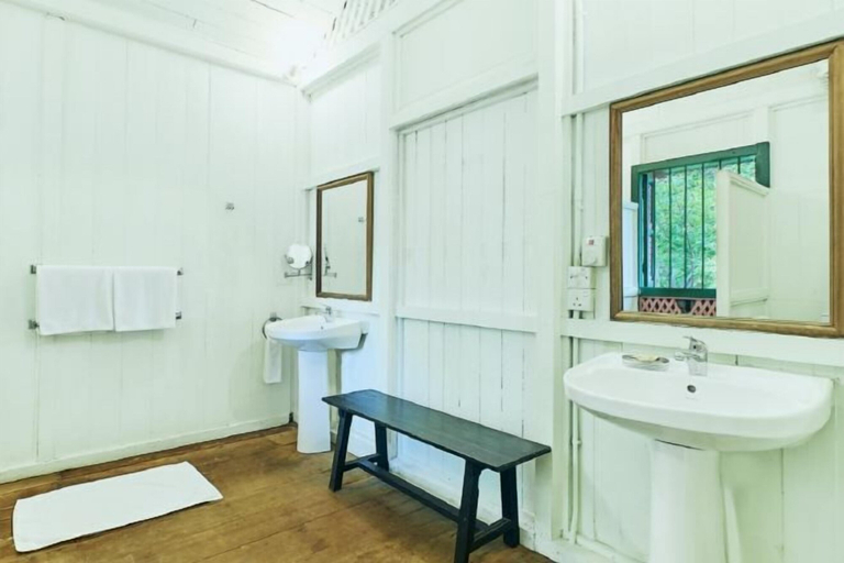 Bathroom 13