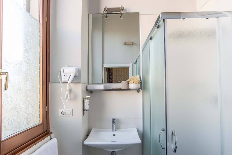 Bathroom 5, IL MERCATO CENTRALE, Florence