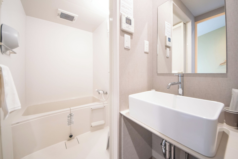 Bathroom 4, Hotel Neiraku, Nara