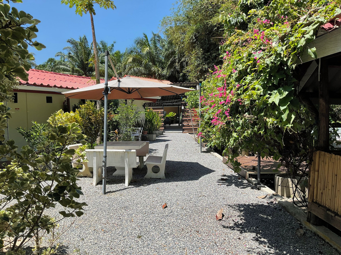 Exterior 6