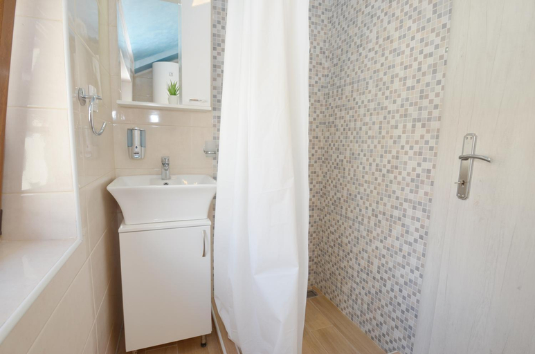 Bathroom 4, Trojanovic Apartments