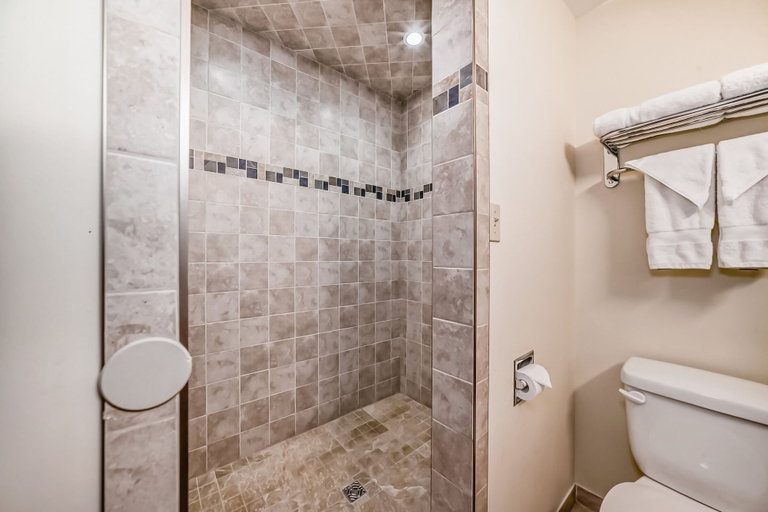 Bathroom 4, Stony Plain Inn and Suites, Division No. 11