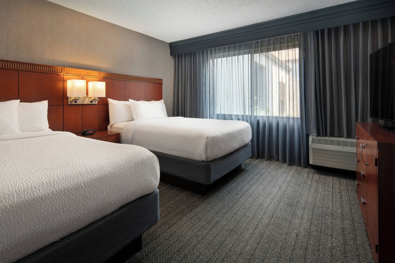 Bedroom 4, Courtyard by Marriott Fresno, Fresno
