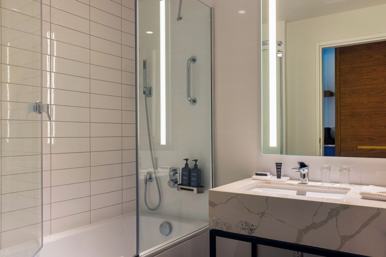 Bathroom 4, Sheraton Nice, Alpes-Maritimes