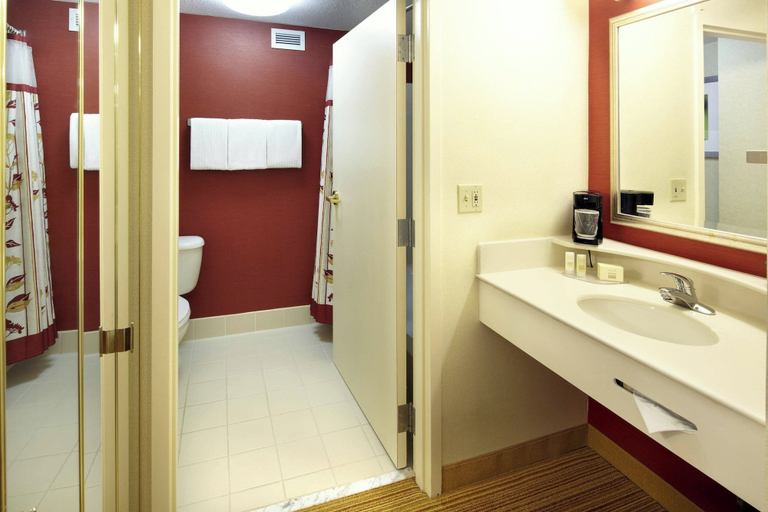 Bathroom 5, Courtyard by Marriott Toronto Mississauga/Meadowvale, Peel