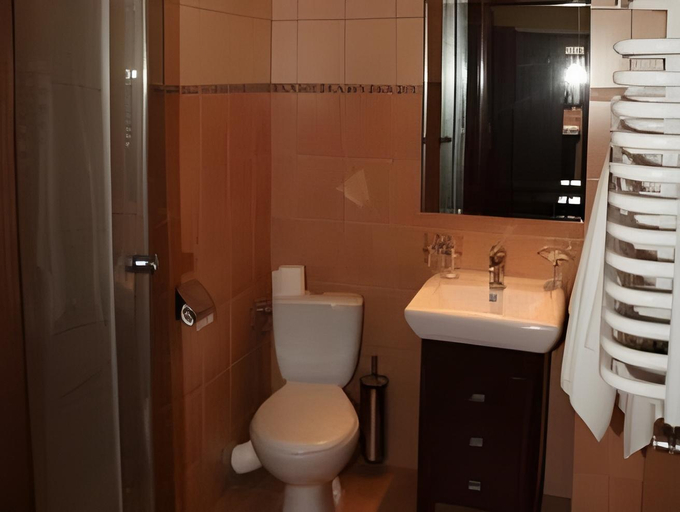 Bathroom 11