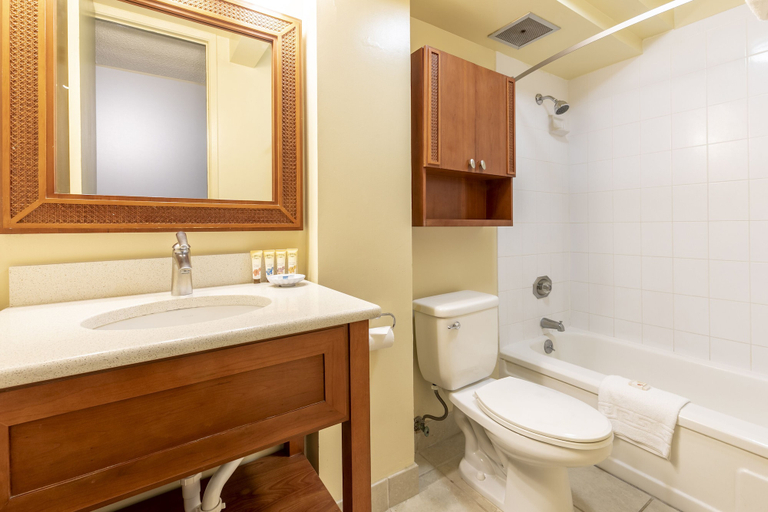 Bathroom 4, Pacific Monarch Hotel, Honolulu