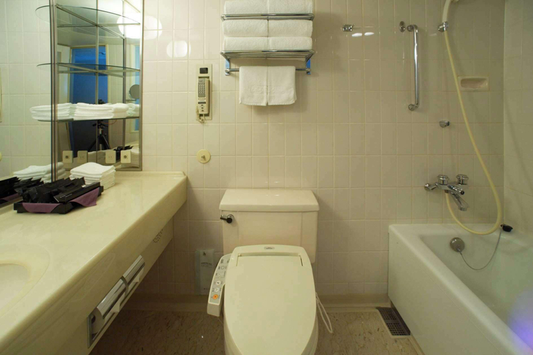 Bathroom 15
