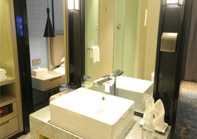 Bathroom 3, Echarm Hotel Nanning Chaoyang Square River View, Nanning