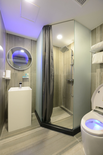 Bathroom 4, Wyndham Garden Guam, Tumon