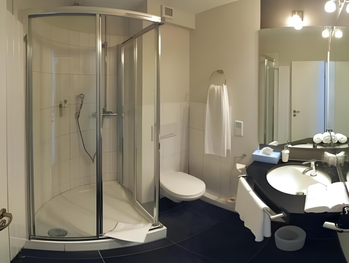 Bathroom 10