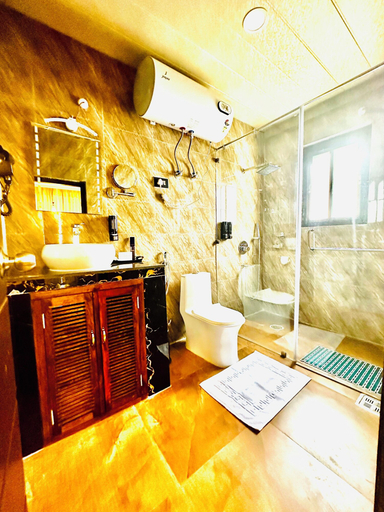 Bathroom 5, Silver Cloud Hotel, Lamgong