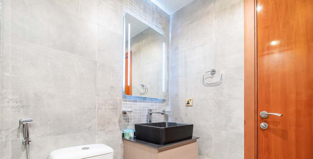 Bathroom, LUX  The Marina View Suite 1, Dubai
